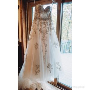 Gorgeous wedding dress!!!!